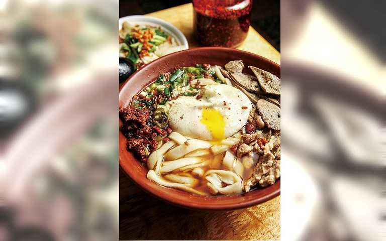 龍岡滇緬情1/國旗屋 肉燥加豆瓣料多味足