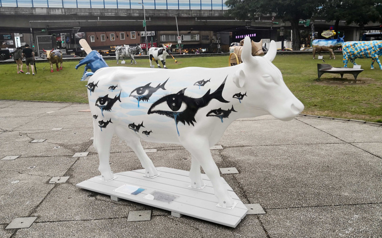 華山牛氣沖天! 國際奔牛節快閃3天、宣告台灣巡展起跑 阿妹「聽海淚牛」首現身