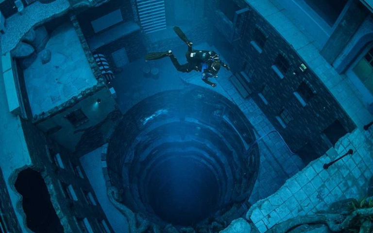 世界最深泳池!杜拜超狂「失落城市」開幕,水深60公尺直接破紀錄!