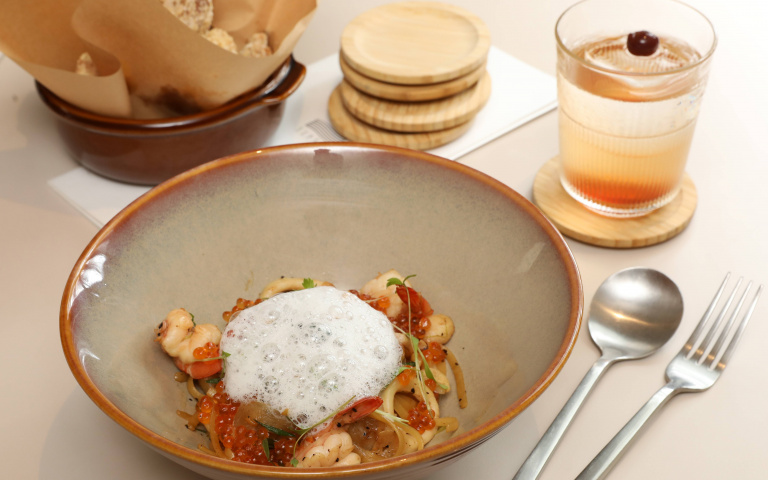 小酌新地標1／藏身華山的都會餐酒館　SipSip Bar & Restaurant玩味亞洲料理、品飲在地元素調酒