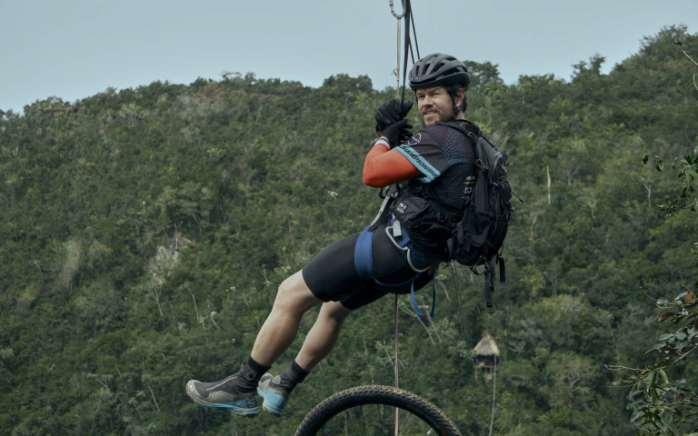 《極限長征》改編真人真事！男主馬克華柏格竟對本尊下戰帖？