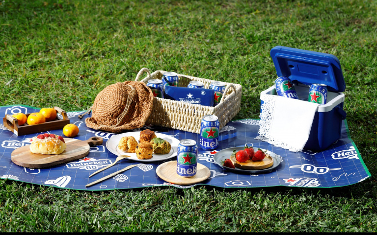 酒鬼喝起來！購買「海尼根」6入組，及可獲得野餐墊、手提整理盒！