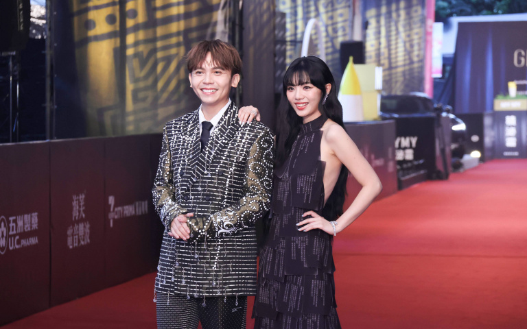 金鐘59／木木首度主持星光大道　超辣禮服秀大露背