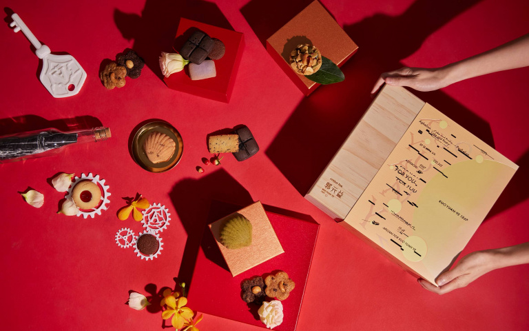 絕美木製禮盒!APUJAN X 百年糕餅品牌「中秋禮盒」美翻,中西式一次吃得到!