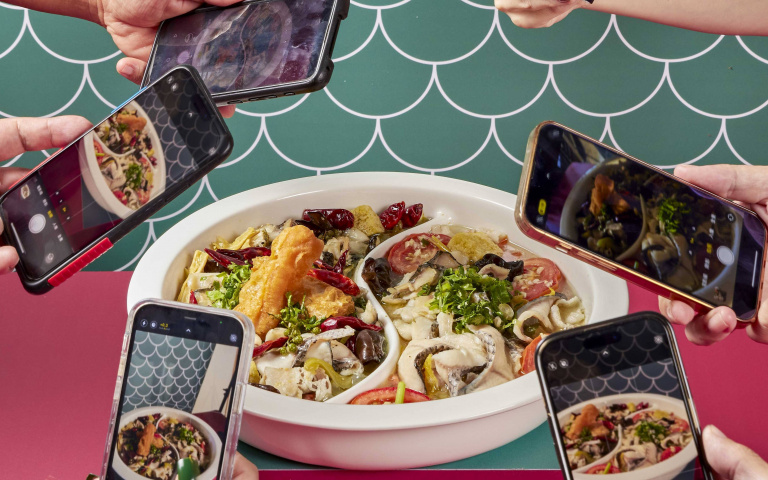 搶佔酸菜魚市場又+1！「叁加叁 鴛鴦泡椒酸菜魚」兩種湯底口味一次滿足！試營運首三日6折