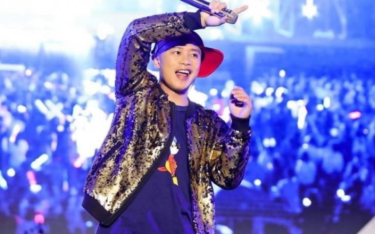 天王周杰倫送上43歲生日大禮　彈頭左眼白內障驚爆失明