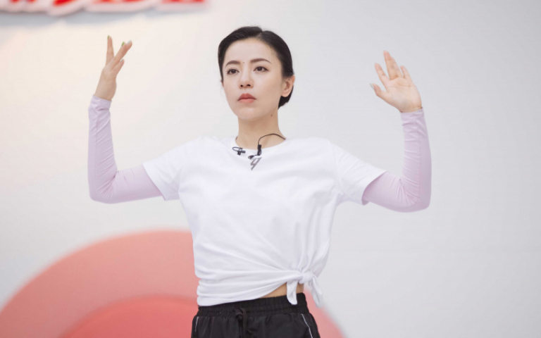 丁噹隊長難為自責落淚 黃曉明暖心擁抱給安慰