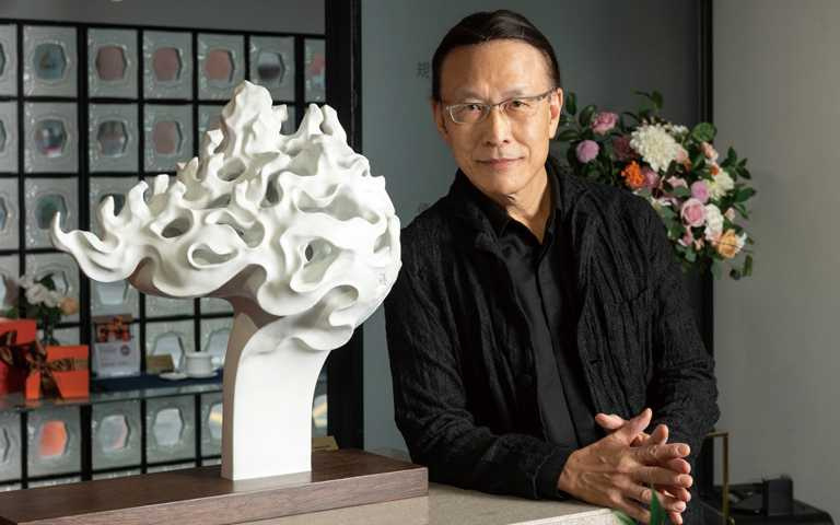 八方新氣牛年吉利轉新機！現代瓷器藝術家王俠軍歷時10年精湛鉅作，再展壯麗美學宇宙觀
