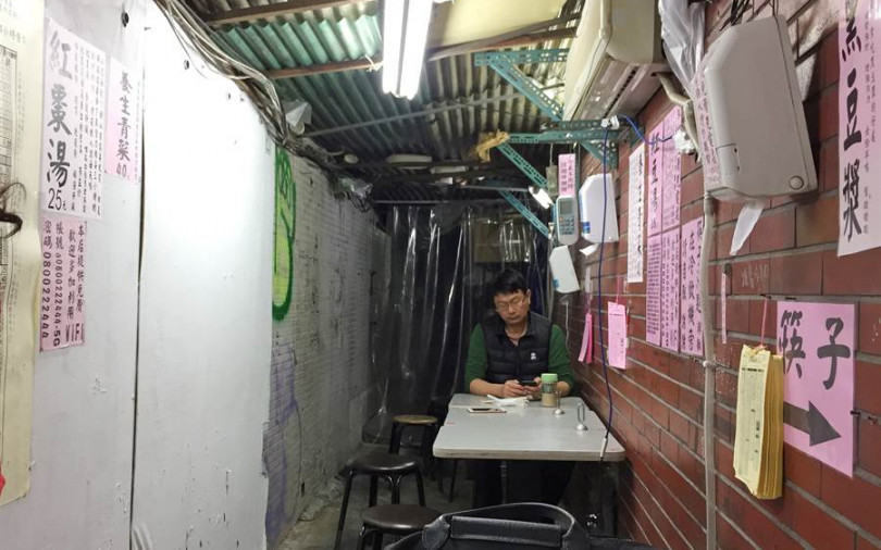 【吃台北】「標語控」小吃店 店再破也要給 WIFI 24小時餵人和手機充電