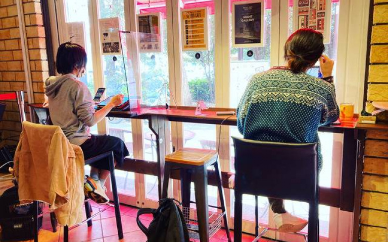 老是有拖稿習慣?到「趕稿咖啡廳」讓店長盯著你 直到寫完為止