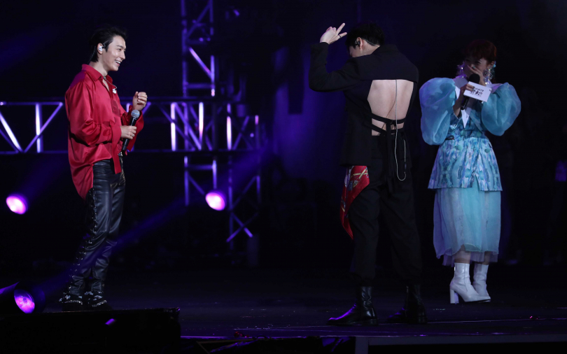 Super Junior兵分二路在台跨年　銀赫大露美背最搶鏡