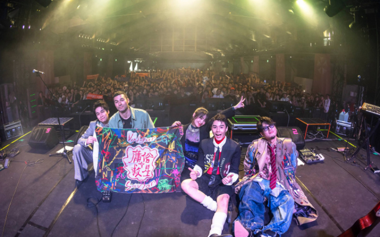 鳳小岳手癢凍未條　獲讚「被臉蛋耽誤的吉他英雄」