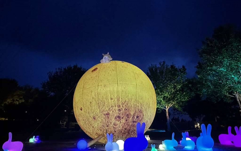 星空下告白必成功!慈湖成萌兔登月浪漫景點 還有米其林廚師幫抓愛人的胃