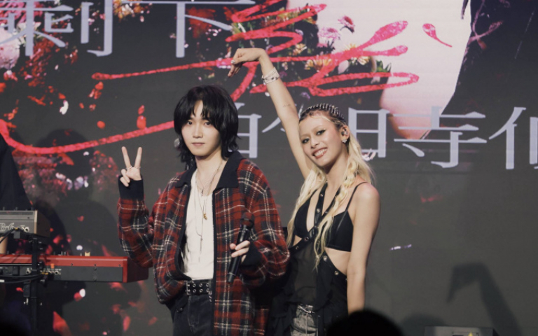 持修助陣加碼送寶可夢卡牌　陳泳希收禮粉絲心大爆發