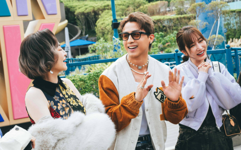 曾莞婷緊貼23歲鮮肉甜喊「活過來了」　MIRROR成員AK告白周曉涵：妳是我的女神！