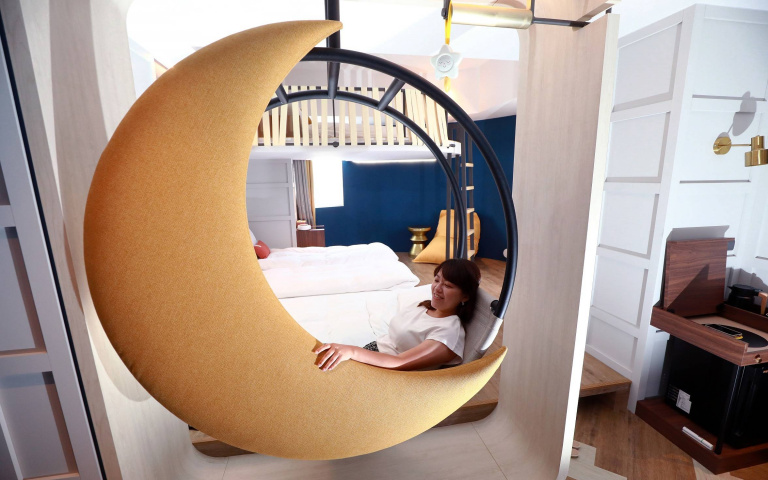 開箱台中悅樂旅店　月亮椅房型超搶手　暑期活動滿檔玩不完！