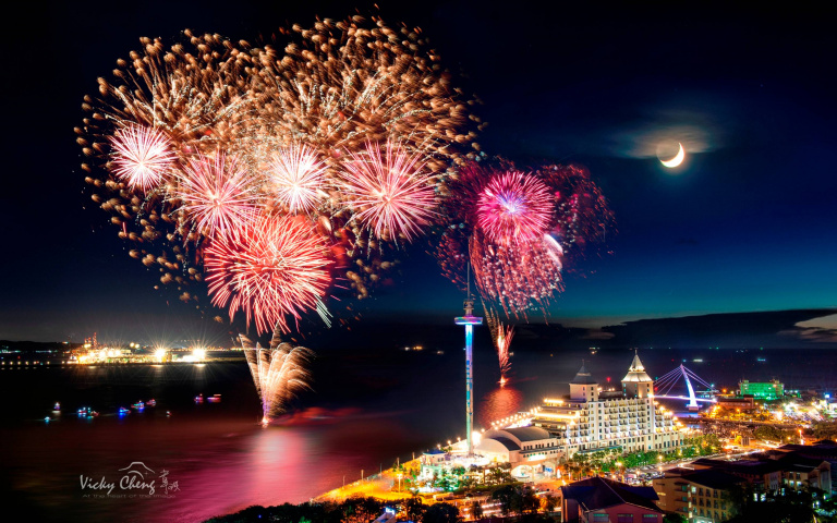 史上最長煙火！笑臉、愛心造型搭配日本變色花柱，900秒煙火秀一次看個夠！