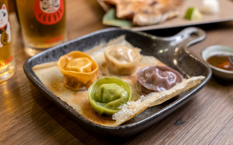 小酌新地標2／宛如日本街頭的「一咻逆煎餃酒吧」　用彩色煎餃尬生啤乎乾啦