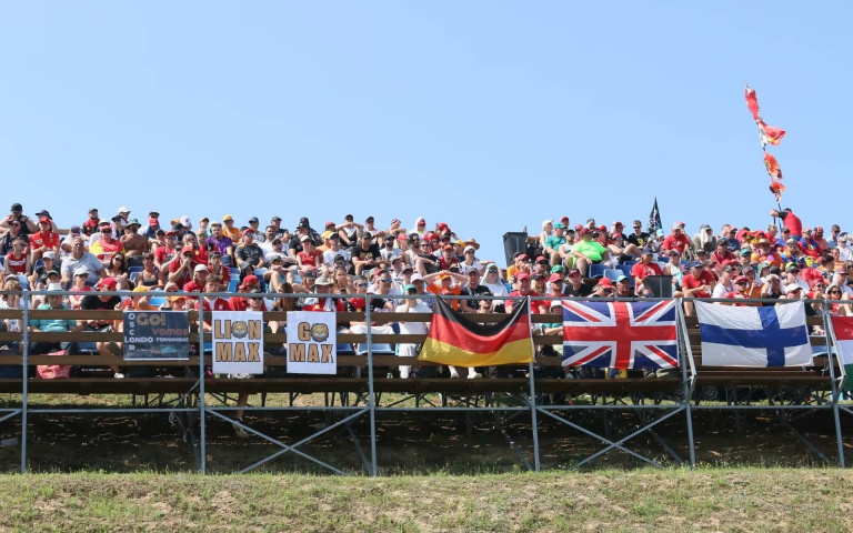 賽車迷快衝!可樂旅遊推「F1大獎賽」之旅,賽事門票、精選座位、遊覽車接駁全都有!