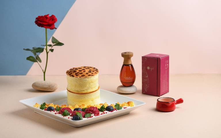 11公分的手工豹紋厚鬆餅「曠野玫瑰豹紋厚鬆餅」，聖誕跨年加碼優惠現折100元