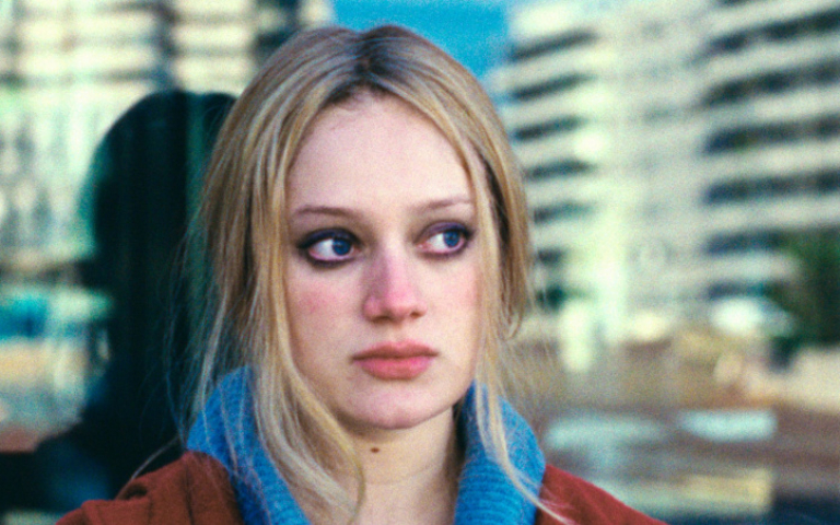 女星爭取演戲機會不惜露奶　《正年輕》演員追求自由性解放