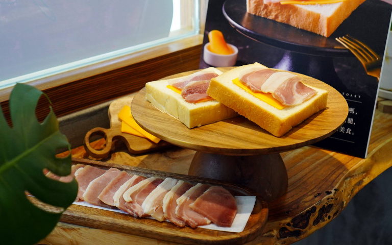 這款生吐司吃過嗎？鋪上蘇澳黑鮪魚、金華火腿不手軟　帶來超有料新食趣