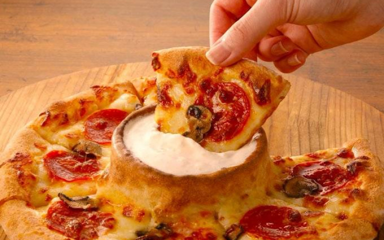 同時享受冰熱與甜鹹！日本推出夏季限定「冰淇淋鍋披薩」