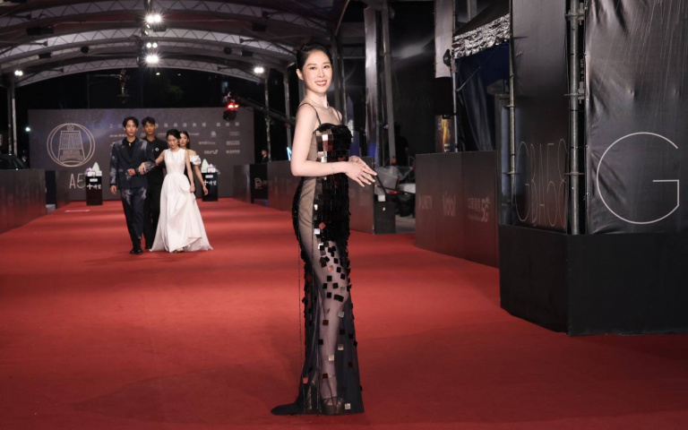 金鐘58／曝老公黃健瑋傳訊喊「愛你」　爆花紅毯喊：只求今日最美麗