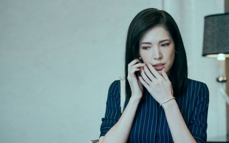 許瑋甯搭小黃遭詭異司機過份關心　黃姵嘉誤拿行李看到不該看的