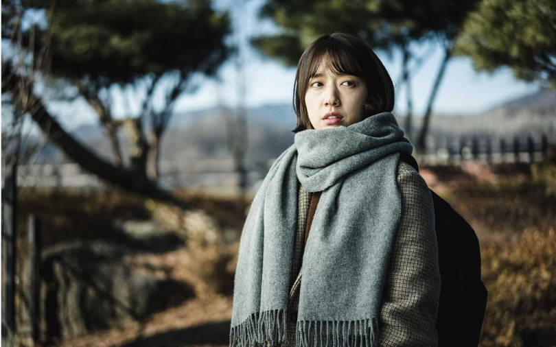 朴信惠出道19年首次挑戰驚悚片　《聲命線索》身陷致命危機