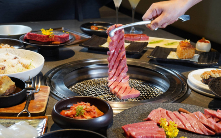 台中燒肉名店10週年　本事空間製作所操刀改裝　3月底前點指定套餐肋眼部位升級近江牛