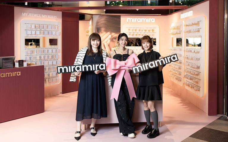 西班牙新銳飾品品牌 miramira 首度登台 才華創作歌手「陳華」搶先示範搭配技巧 邀你一起「自由混搭 × 疊戴穿搭」