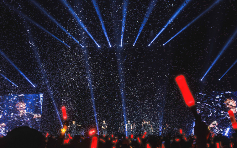 iKON化身「演唱會霸主」　大秀健壯身材寵台粉
