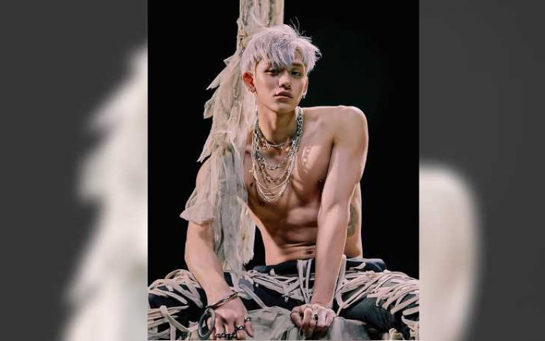 威神V首登韓國音樂舞台　LUCAS裸上身大秀結實腹肌