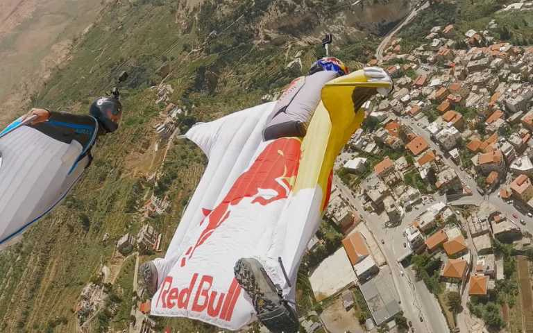 心臟超大顆!穿著「無動力飛鼠裝」從飛機上一躍而下,這根本是在玩命吧!