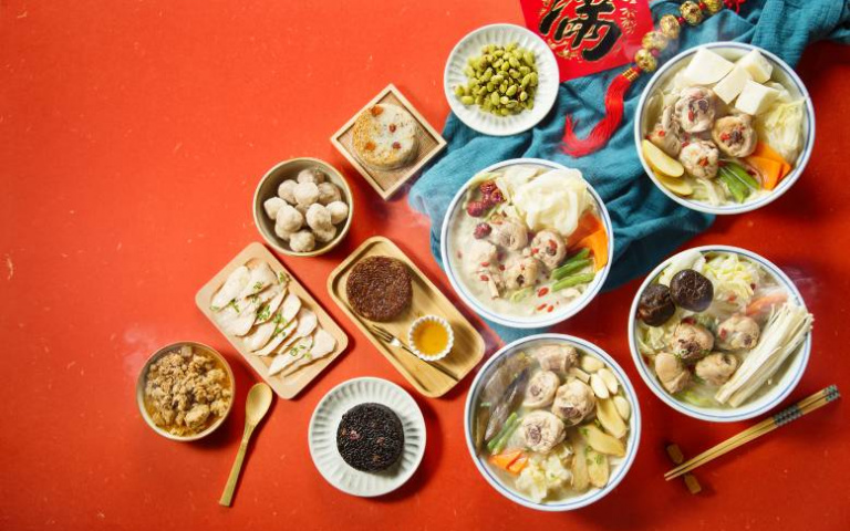 冬天就是要喝熱湯啊!再配上個飯後甜米糕真是太幸福了! 「好好食房」與「婉婉」聯名鹹甜雙饗一次滿足你的胃!
