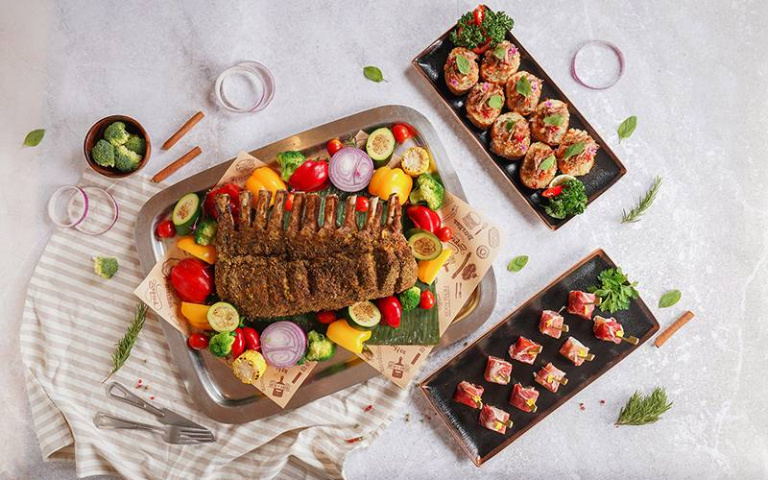 肉控們快衝！多種「伊比利豬」料理，爐烤帶骨戰斧、堅果蝦鬆一次吃！