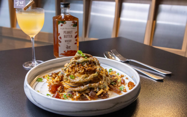 小酌新地標3／每款瓶酒都藏著一家酒吧故事　「In Bottle平玖餐酒館」打造調酒圖書館