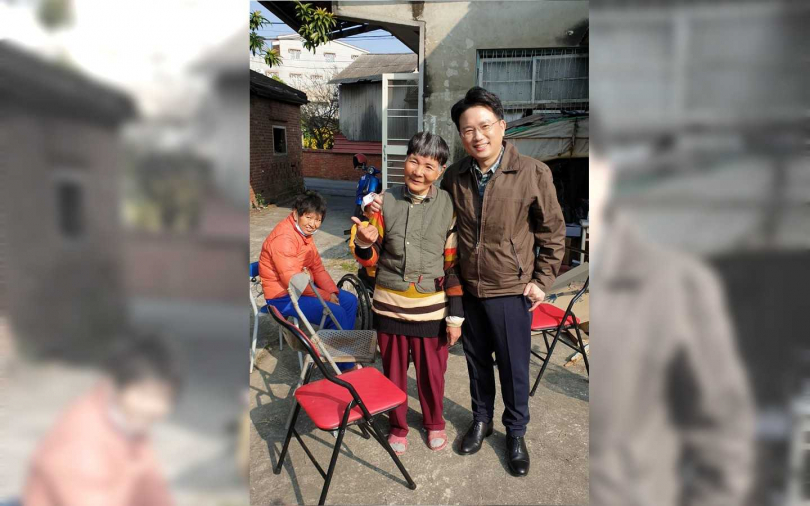 下鄉探弱勢 名醫「錢全拿出來」見窘狀噴淚