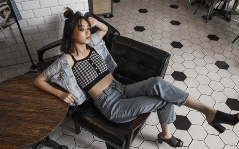 換季最快上手的穿搭法！休閒個性的「黑色X丹寧」怎麼穿都不出錯！