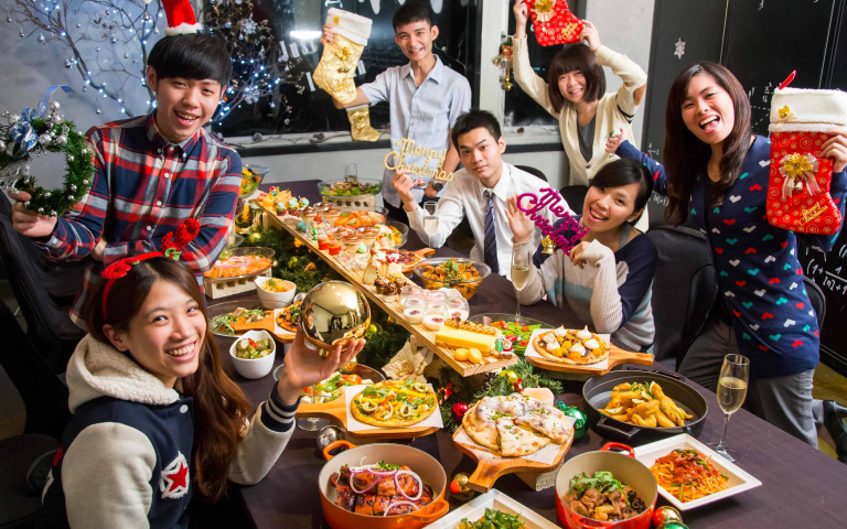 酒店義式餐廳迷迭香春雞套餐半價優惠！包場尾牙春酒派對再贈飯店住宿券！