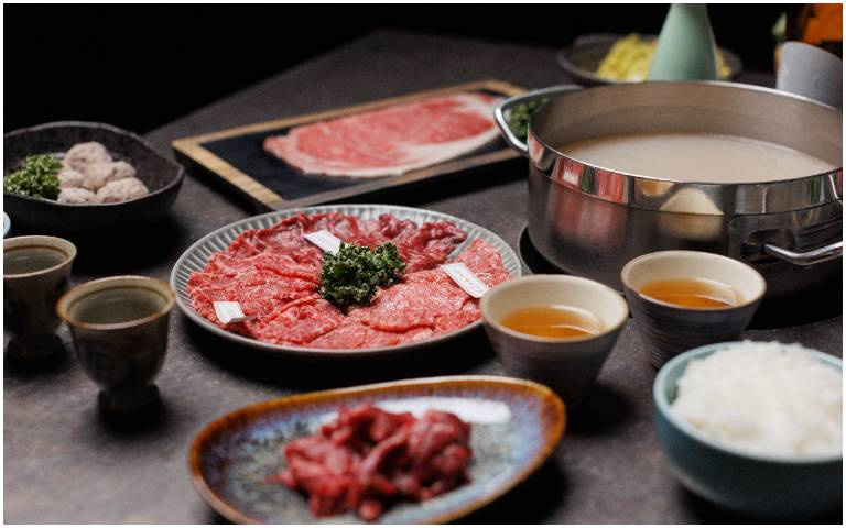 「整瓶清酒」入鍋！頂奢和牛x慢熬甘旨清酒湯頭