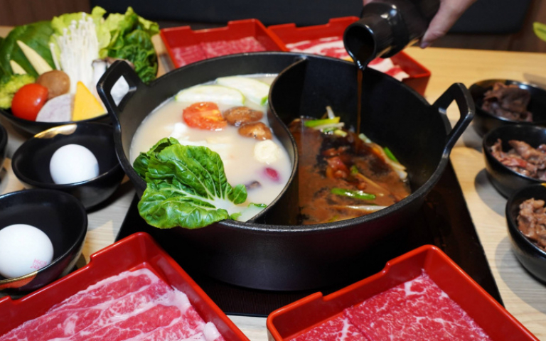 歡慶全台第11間門市嘉義開幕   和牛涮推「和牛壽喜燒雙吃」  戴草帽用餐再享88折