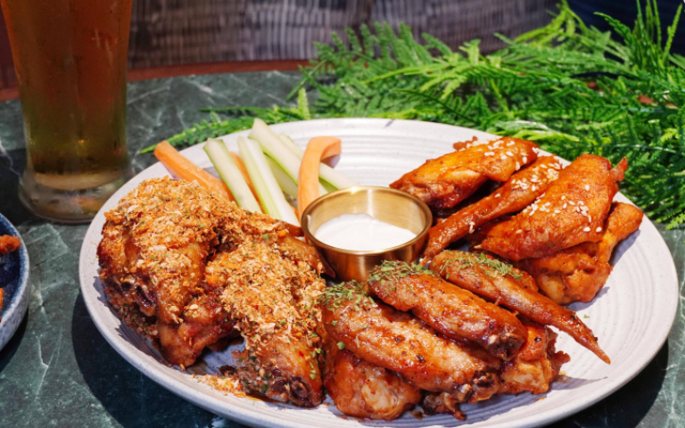 一年狂賣50萬隻！台北最好吃雞翅攻佔小巨蛋    8/1～8/3開幕首3日全菜單半價優惠