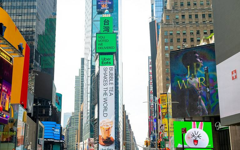 珍珠奶茶獲選成為台灣美食之光！首次登上紐約時代廣場指標看板，Uber CEO也「推」No. 1 台灣味！