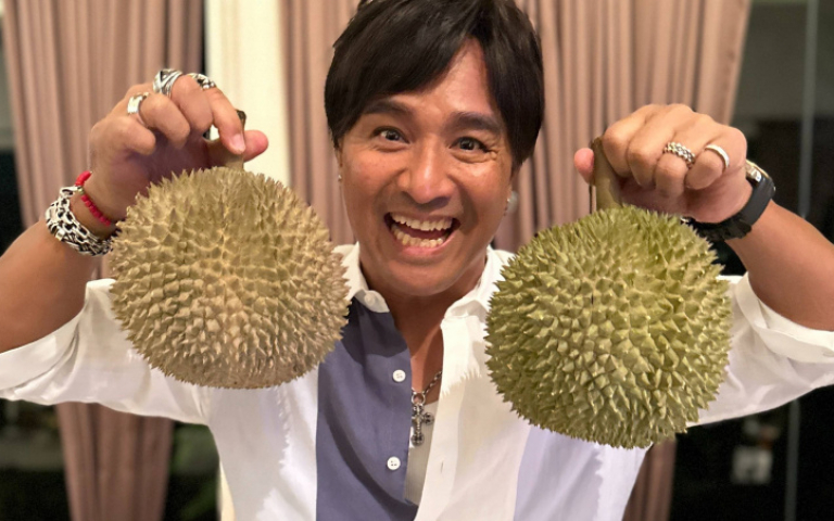 尤秋興赴大馬開唱當「榴槤富翁」　顏志琳開啟觀光客模式逛夜市