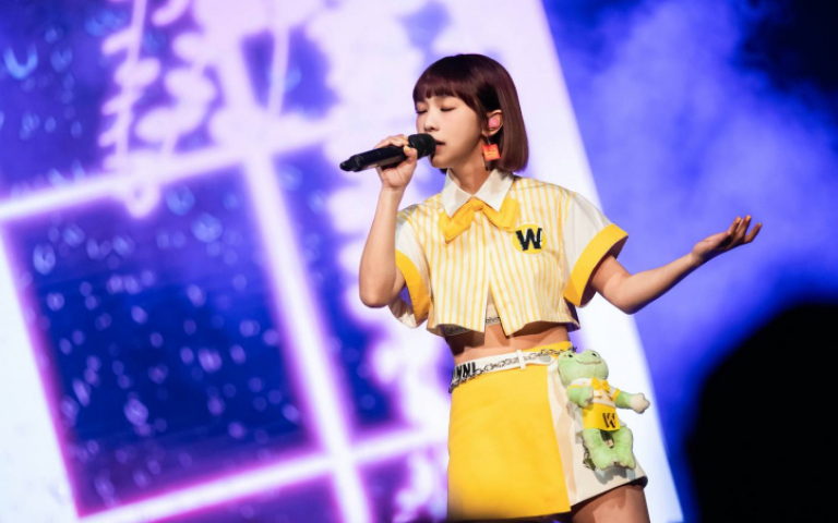 溫妮慶生感性落淚　遭虧「一直被妳凹」