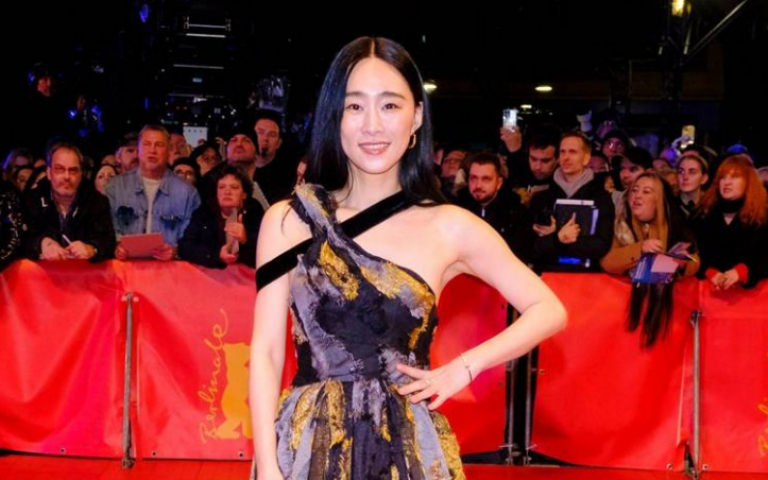 吳可熙登柏林影展開幕紅毯　首獲柏林影后入場券：被看見很幸運