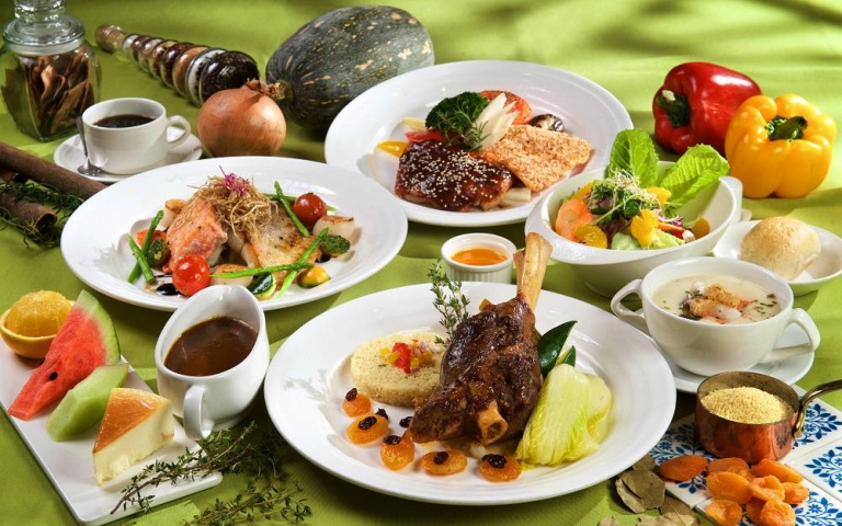 干貝、鮭魚吃起來！海陸大餐2人享85折，婦女、白色情人節送馬卡龍！