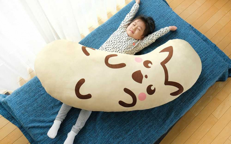 超限定!東京BANANA皮卡丘香蕉蛋糕化身巨型抱枕啦